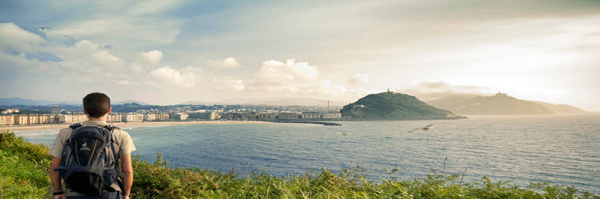 Donostiako kostaldetik itsasora begira doan bidea